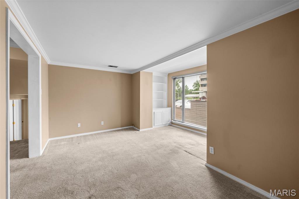 250 S Brentwood Boulevard Unit: 1F