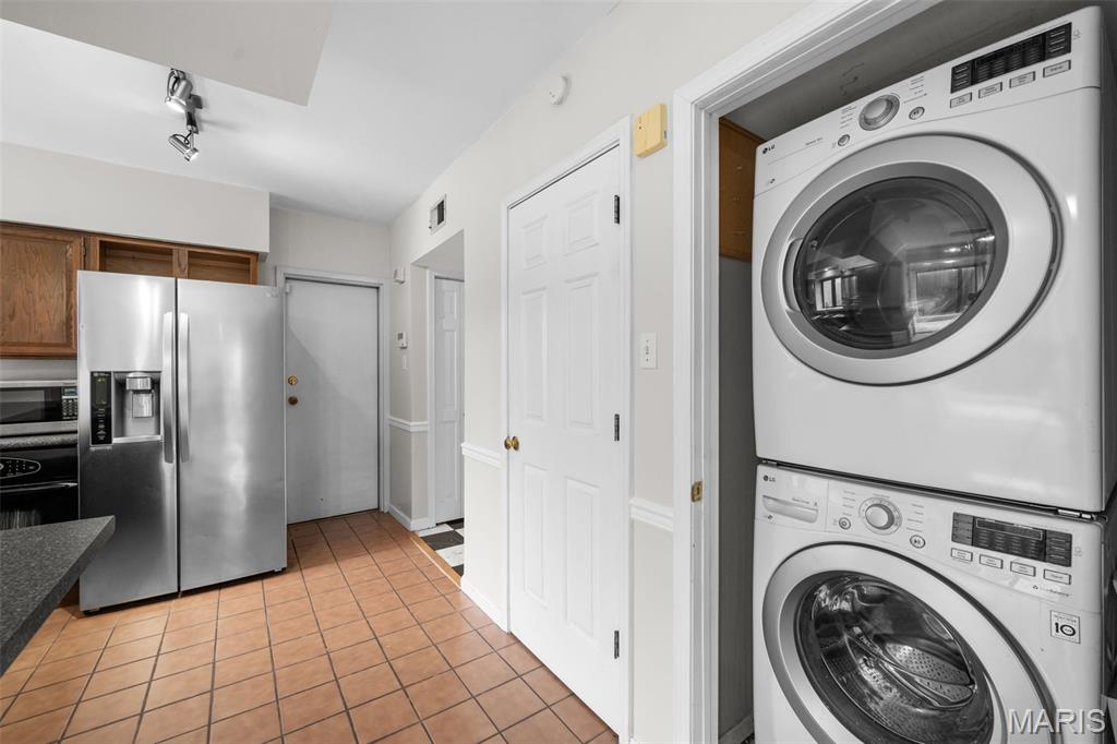 250 S Brentwood Boulevard Unit: 1F