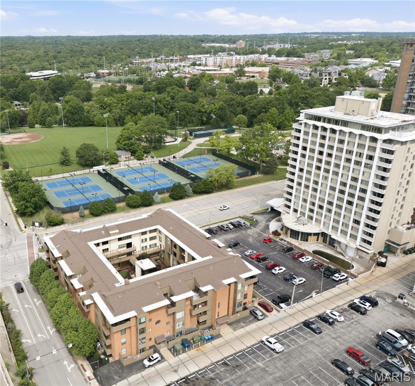 250 S Brentwood Boulevard Unit: 1F