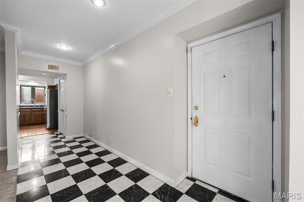 250 S Brentwood Boulevard Unit: 1F