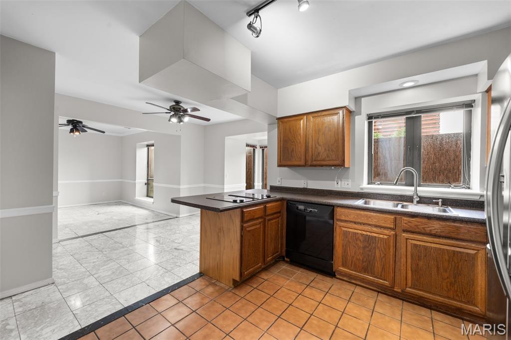 250 S Brentwood Boulevard Unit: 1F