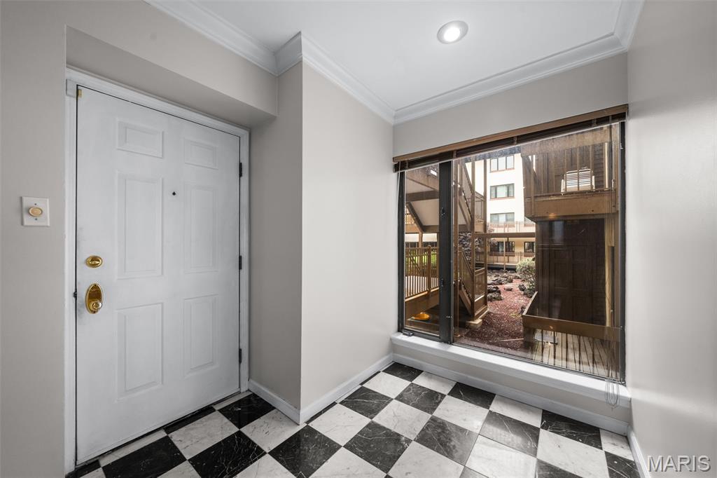 250 S Brentwood Boulevard Unit: 1F