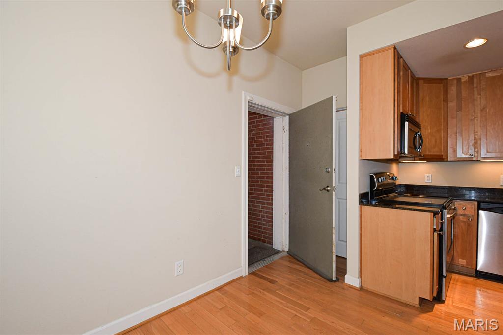 5528 Waterman Boulevard Unit: 1N