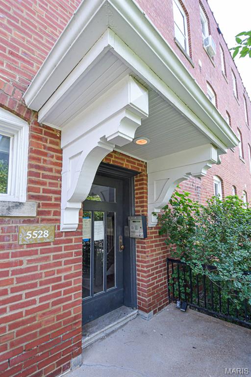 5528 Waterman Boulevard Unit: 1N