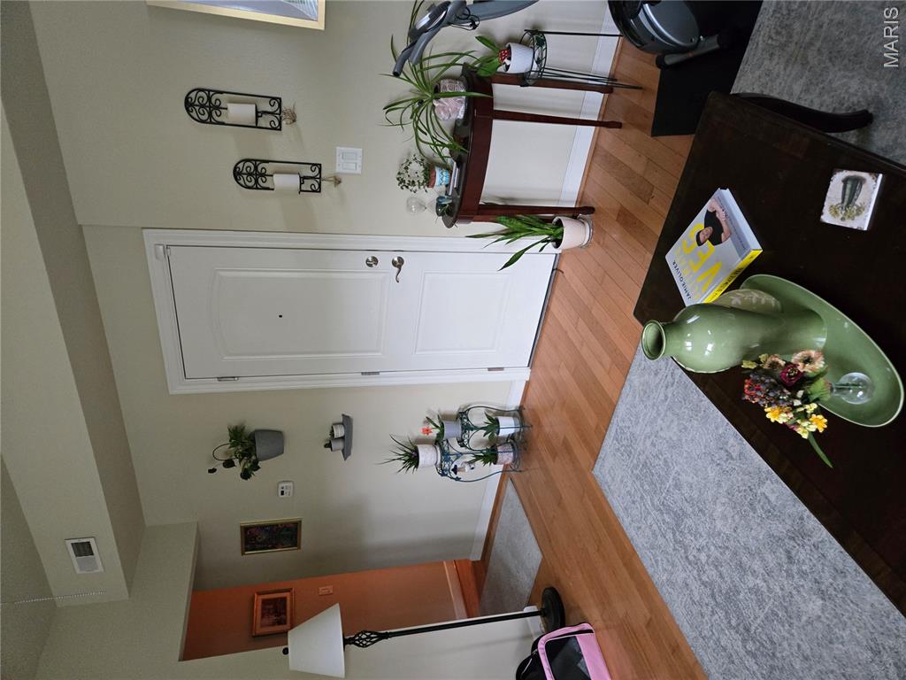 5528 Waterman Boulevard Unit: 1N