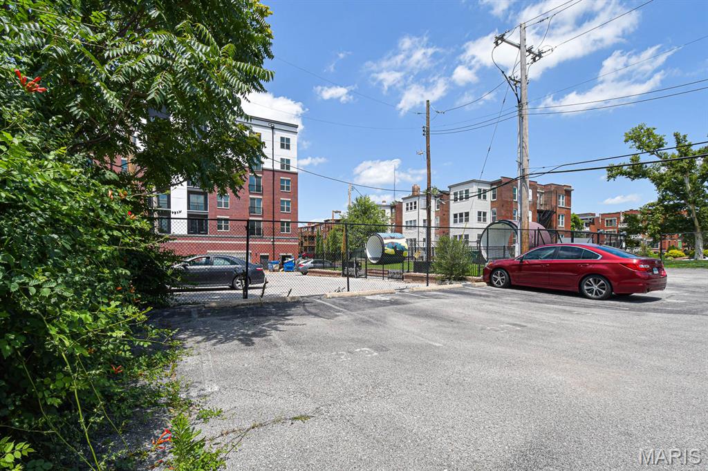 5528 Waterman Boulevard Unit: 1N