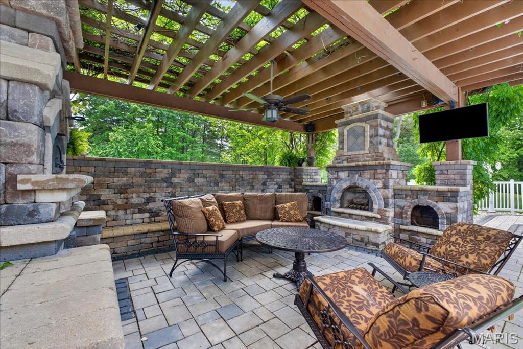 948 Emerald Oaks Court