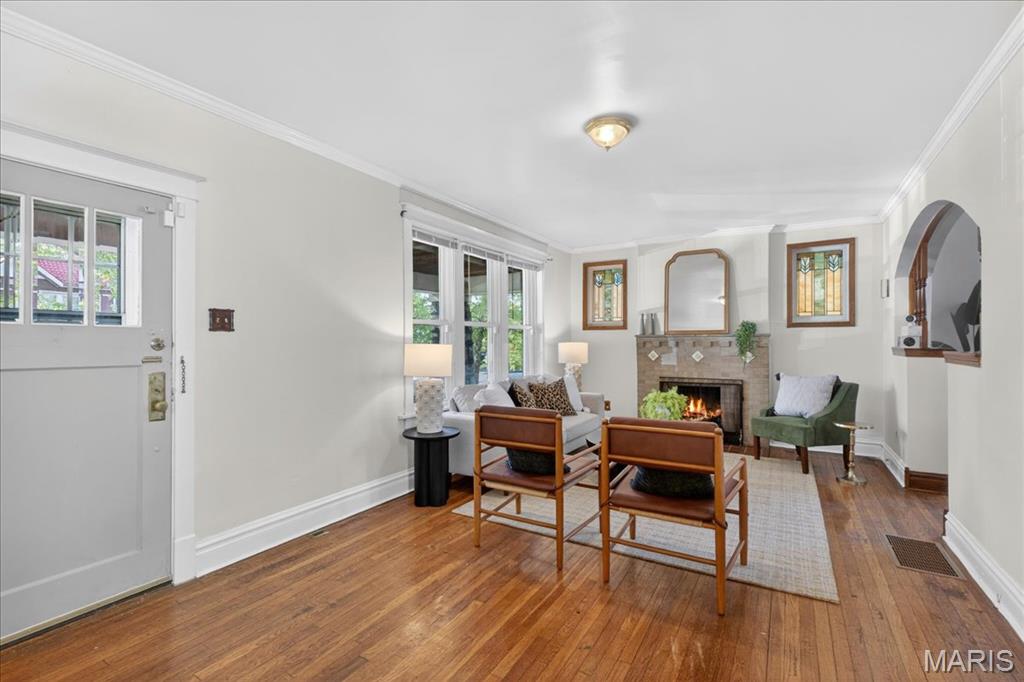 6011 S Grand Boulevard