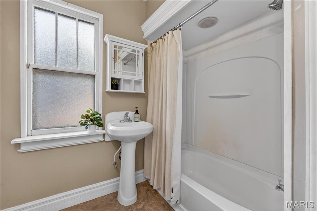 6011 S Grand Boulevard