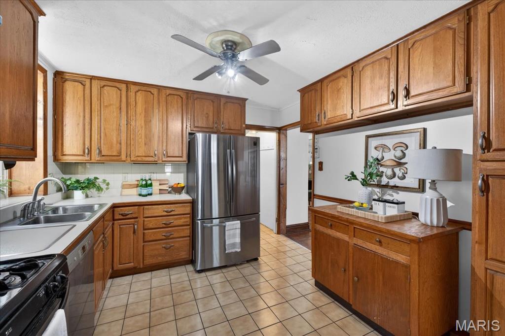 6011 S Grand Boulevard