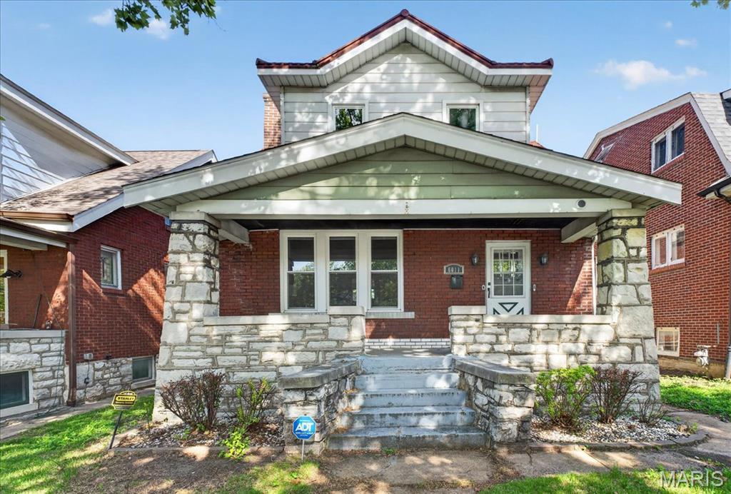 6011 S Grand Boulevard