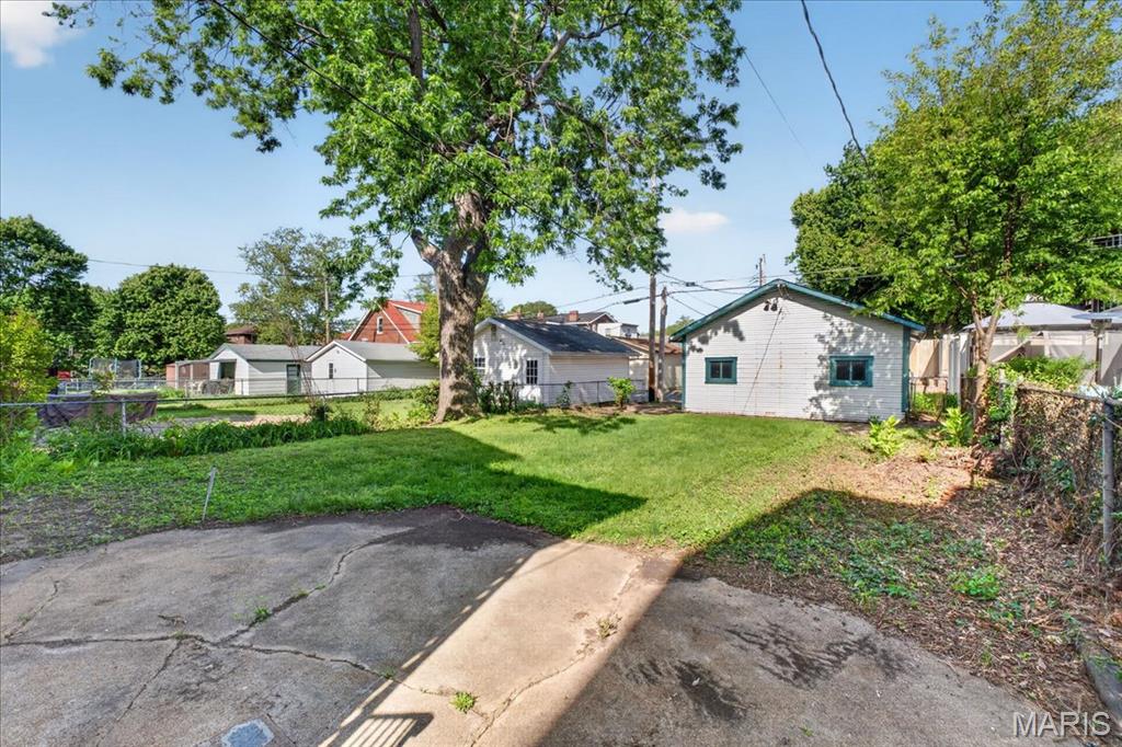 6011 S Grand Boulevard