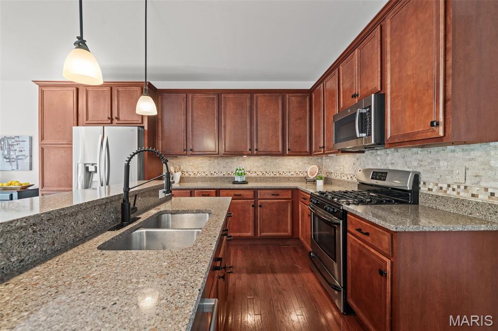 1326 Shorewinds Trail