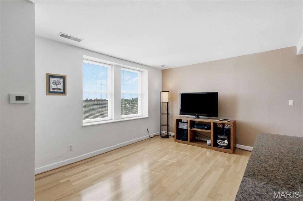 5330 Pershing Avenue Unit: 805