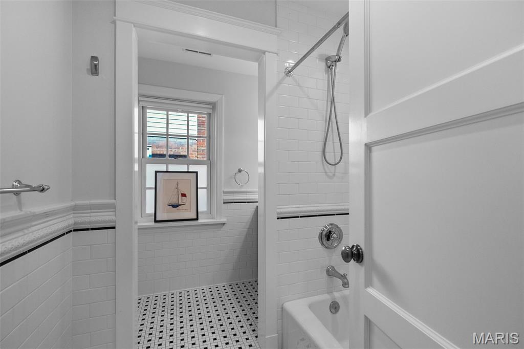 8105 Kingsbury Boulevard