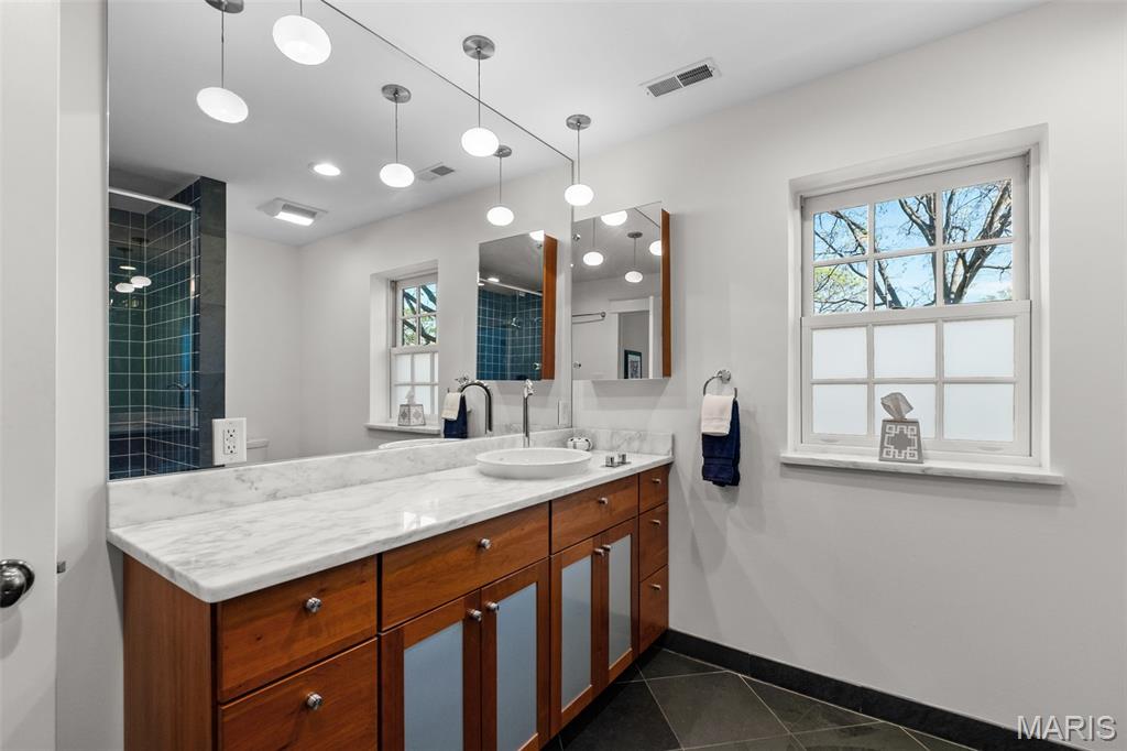 8105 Kingsbury Boulevard