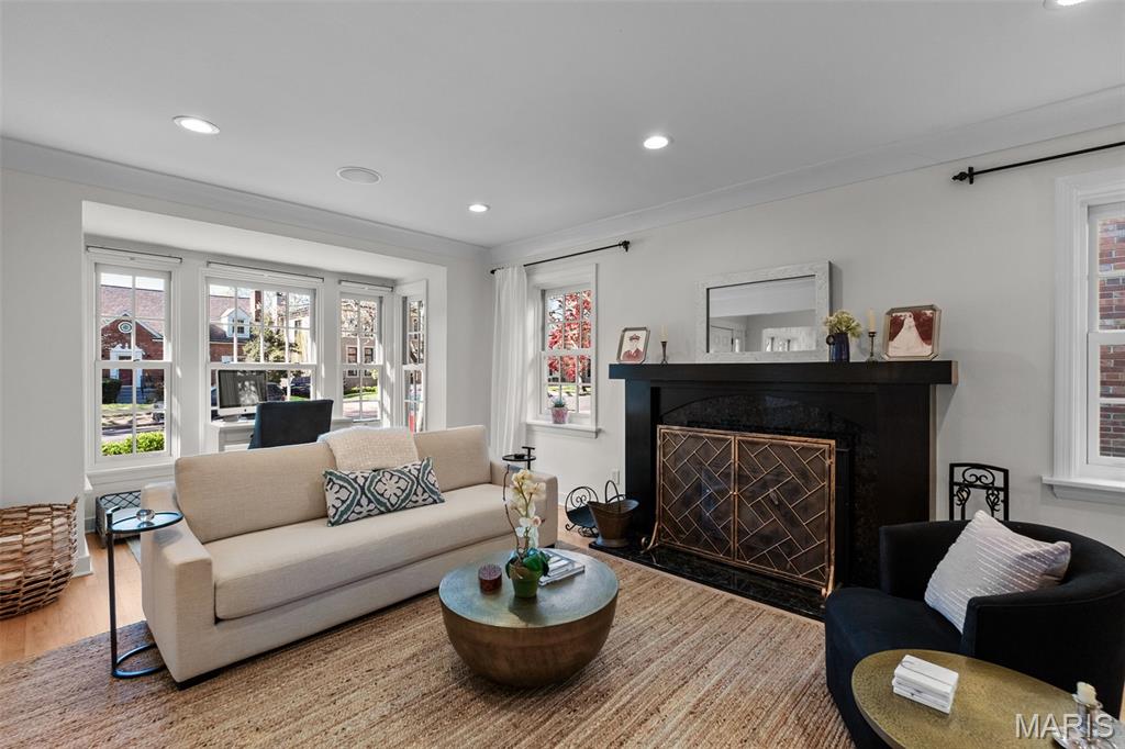 8105 Kingsbury Boulevard