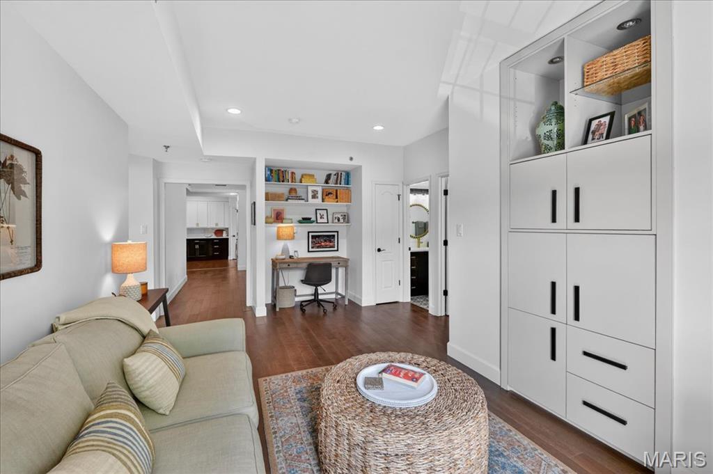 567 Sarah Lane Unit: 307