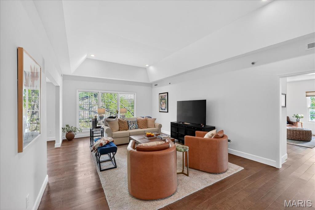 567 Sarah Lane Unit: 307