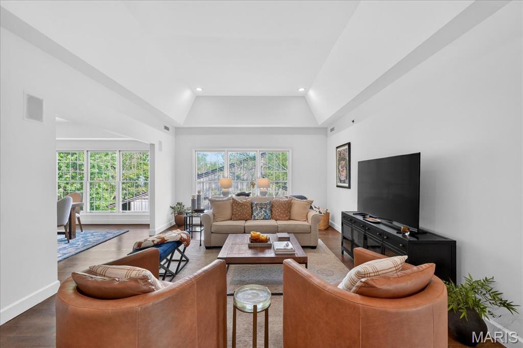 567 Sarah Lane Unit: 307