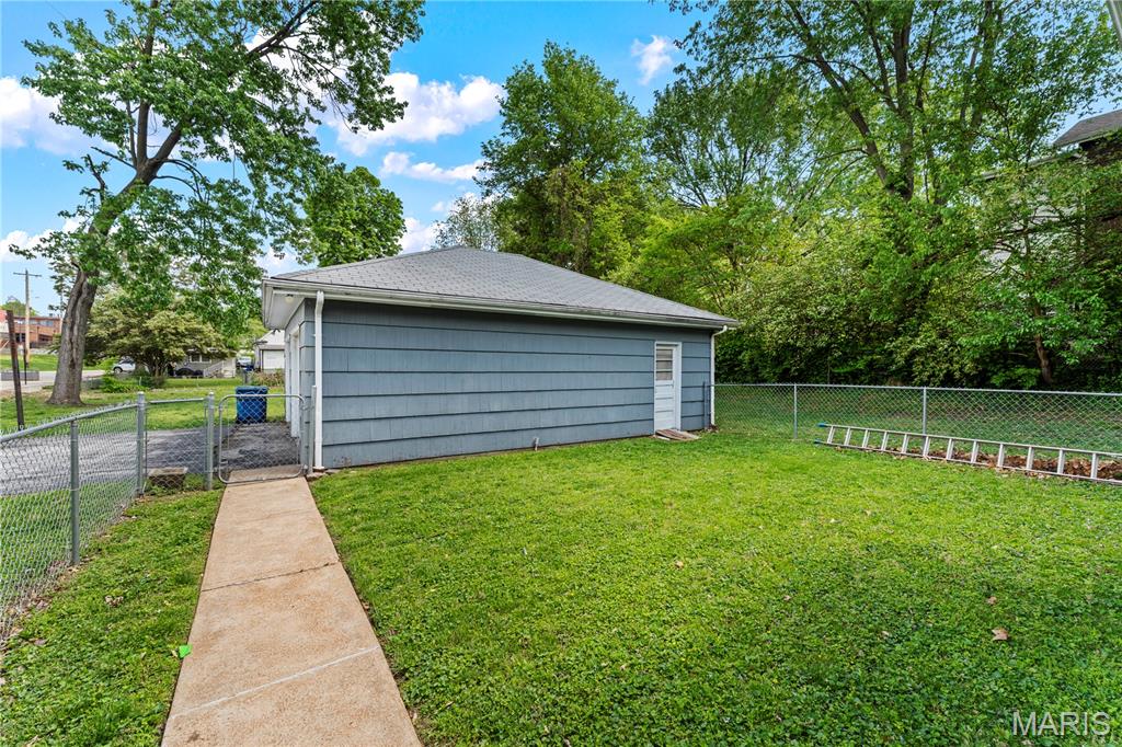 2812 Laclede Station Road