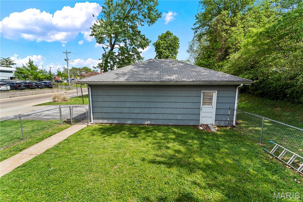 2812 Laclede Station Road