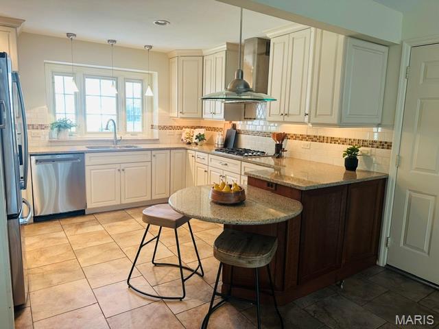 324 W Manor Drive
