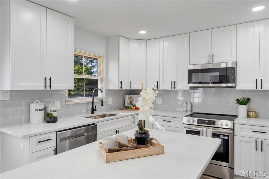 2261 Eleanor Kay Drive