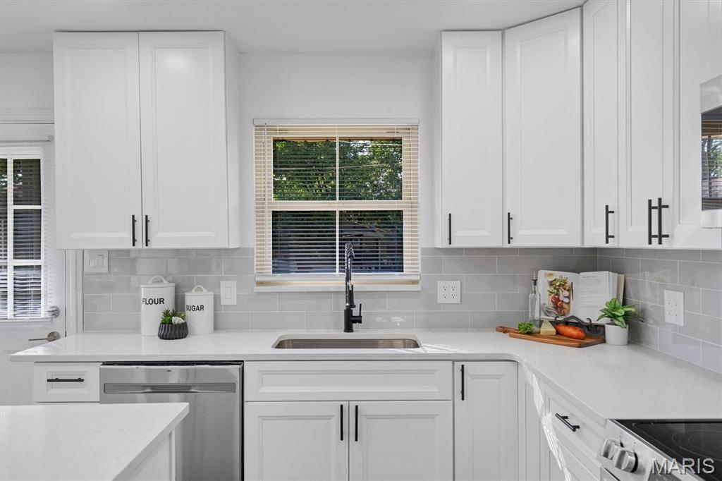 2261 Eleanor Kay Drive