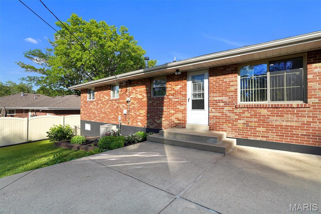 2261 Eleanor Kay Drive