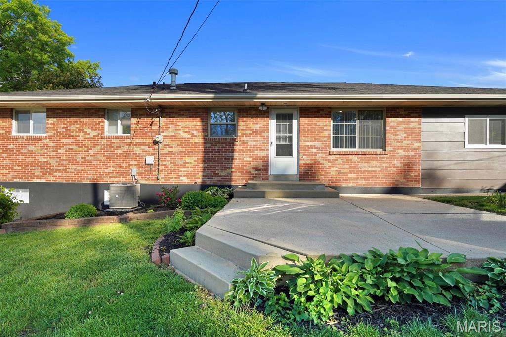 2261 Eleanor Kay Drive