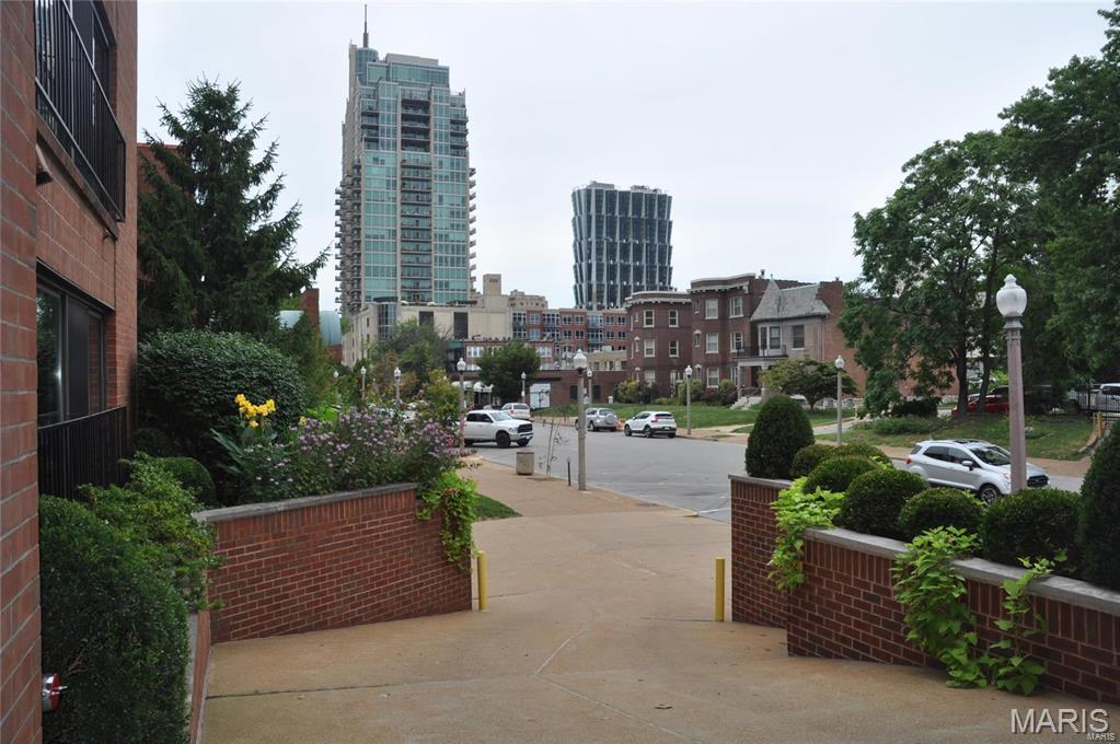 4540 Laclede Avenue Unit: 304