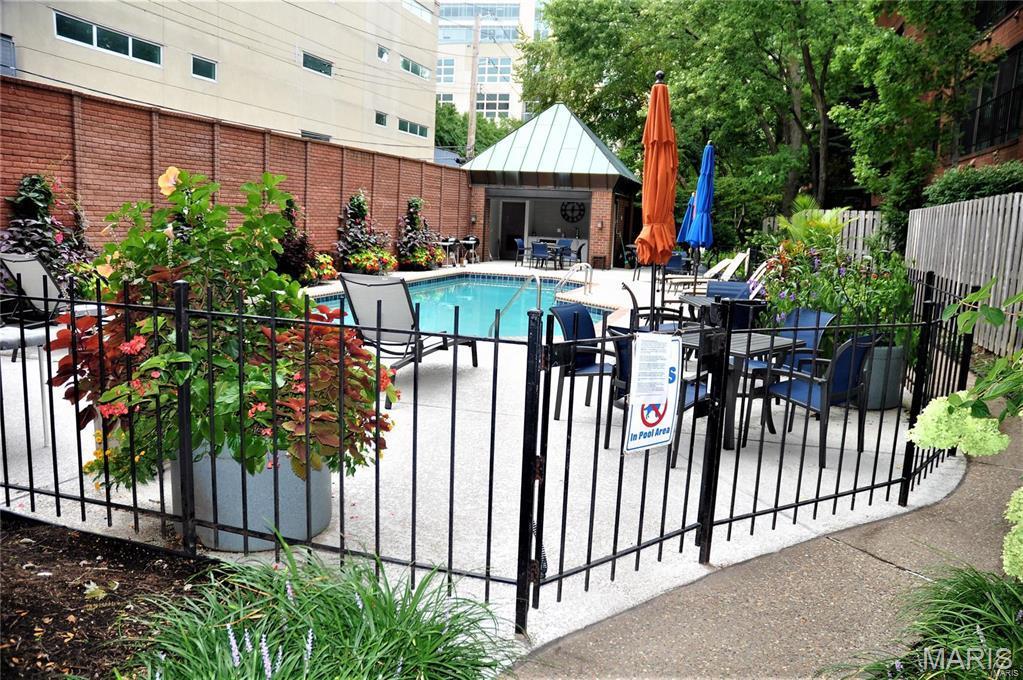 4540 Laclede Avenue Unit: 304