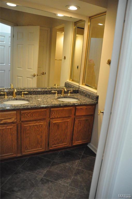 4540 Laclede Avenue Unit: 304