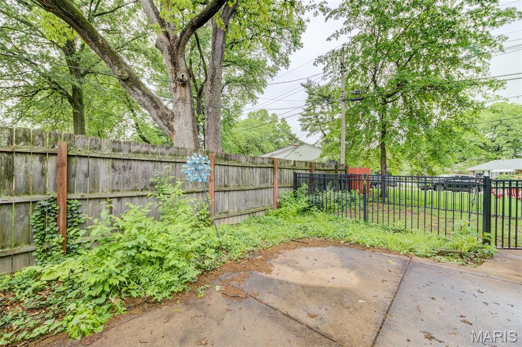 1101 E Parkedge Lane