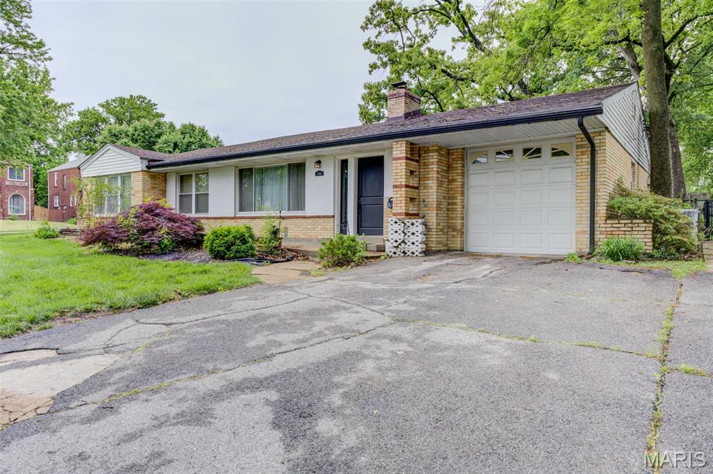 1101 E Parkedge Lane