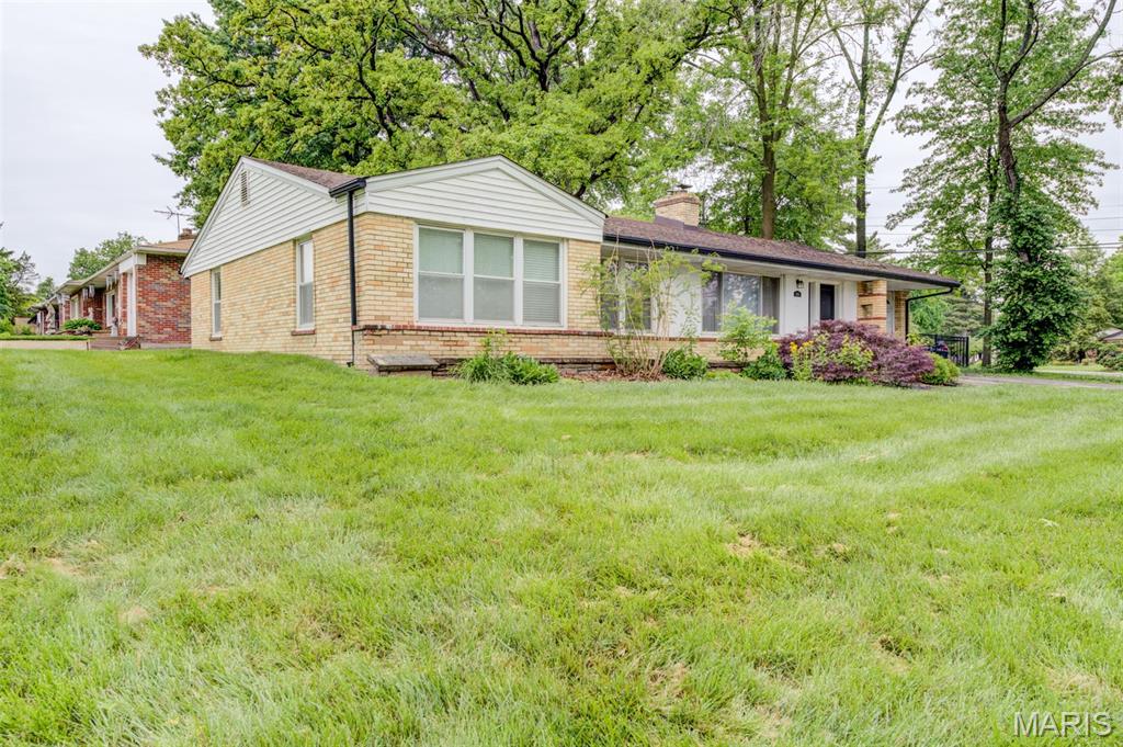 1101 E Parkedge Lane