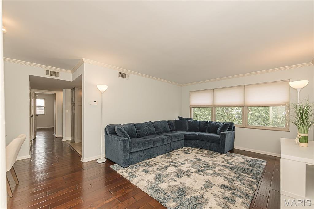 5 Delcrest Court Unit: 204