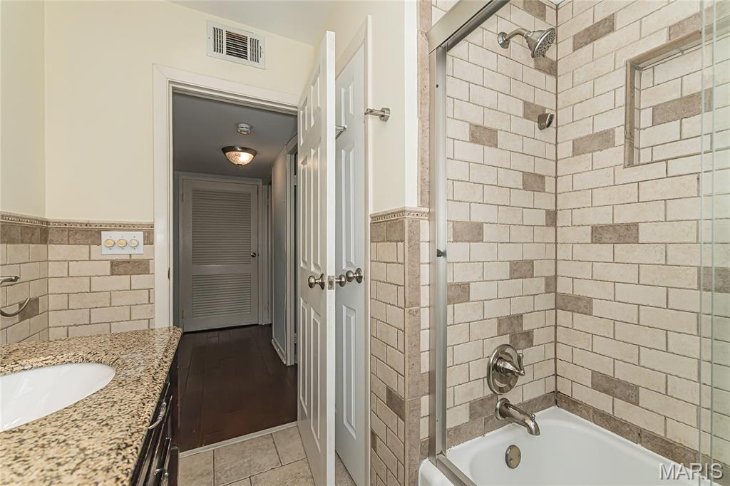 5 Delcrest Court Unit: 204