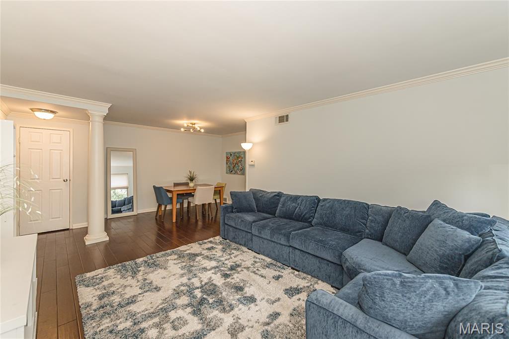 5 Delcrest Court Unit: 204