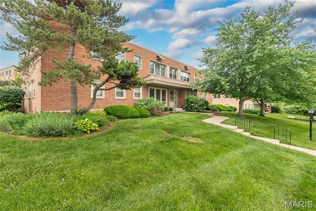 5 Delcrest Court Unit: 204