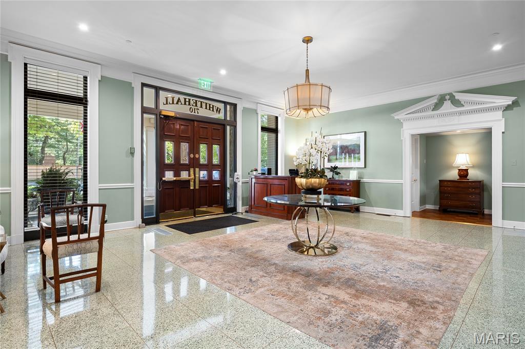 710 S Hanley Road Unit: 10B