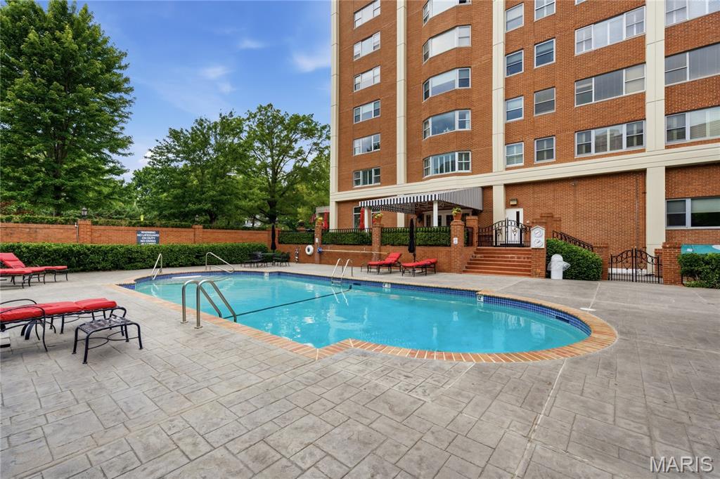 710 S Hanley Road Unit: 10B