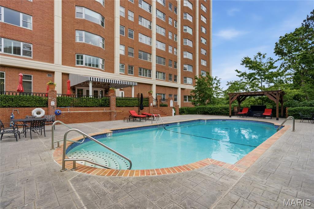 710 S Hanley Road Unit: 10B