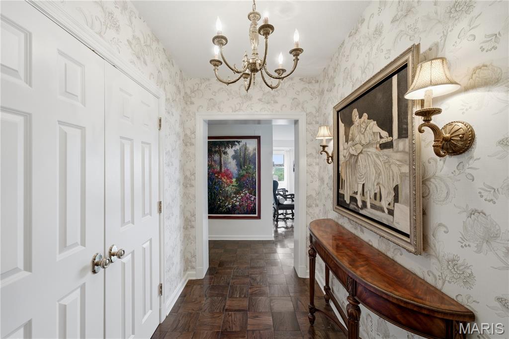 710 S Hanley Road Unit: 10B