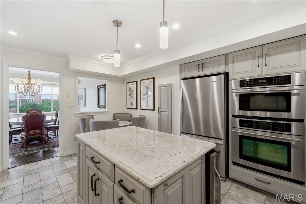 710 S Hanley Road Unit: 10B