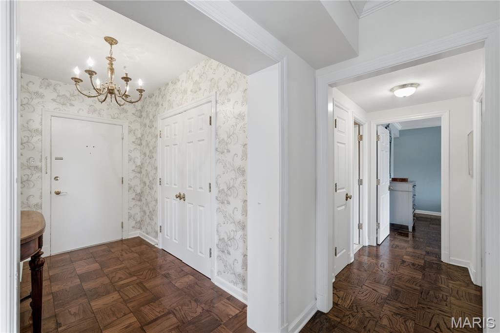 710 S Hanley Road Unit: 10B