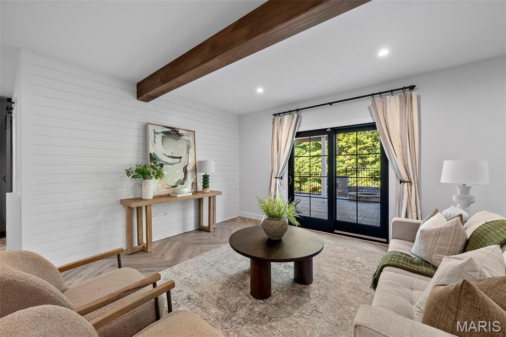 327 Madeira Court