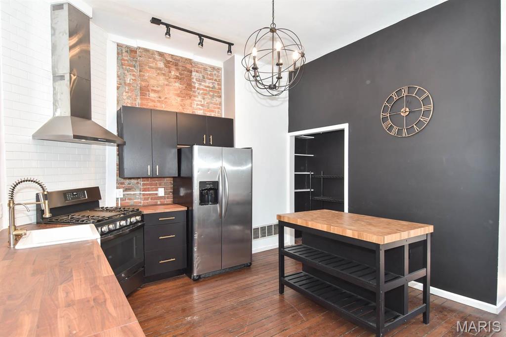 2350 S 10th Street Unit: REAR