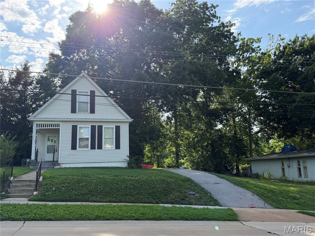 539 N Elm Avenue